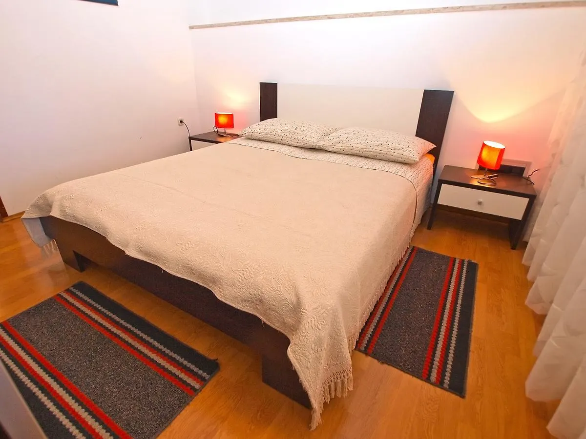 Apartments Blazenka 1270 Πούλα