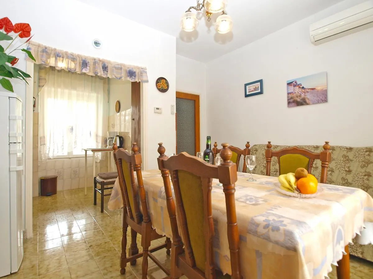 Apartments Blazenka 1270 Pula 0*,  Croatia